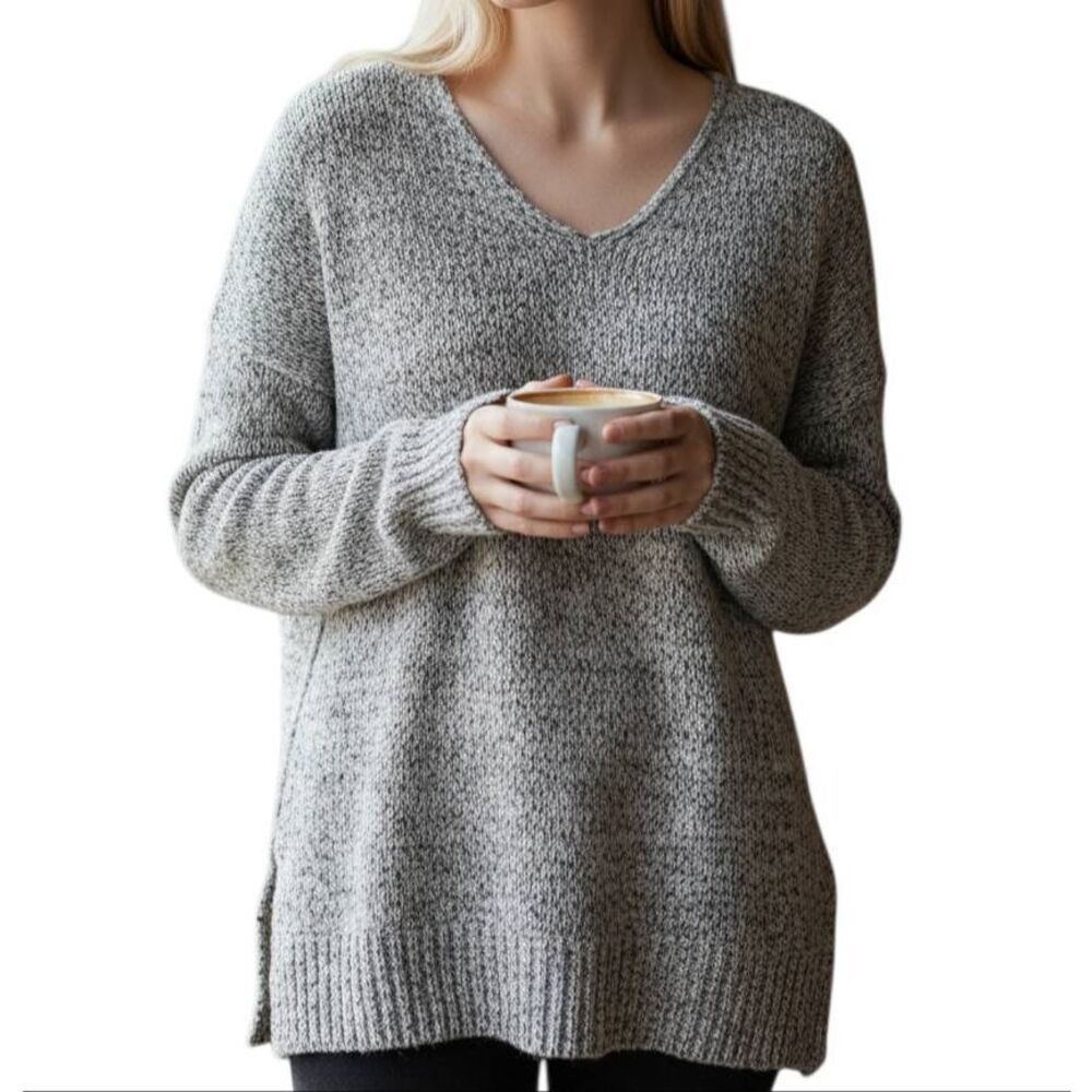 American Eagle Outfitters Gray V-Neck Knit Sweater